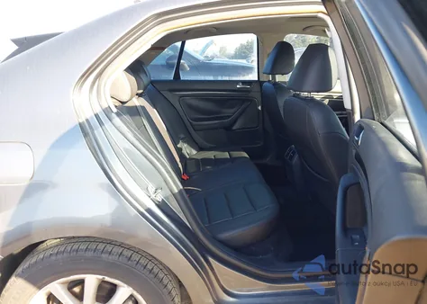 2010 Volkswagen Jetta Se z USA, uszkodzony, nr VIN 3VWRX7AJ4AM032027